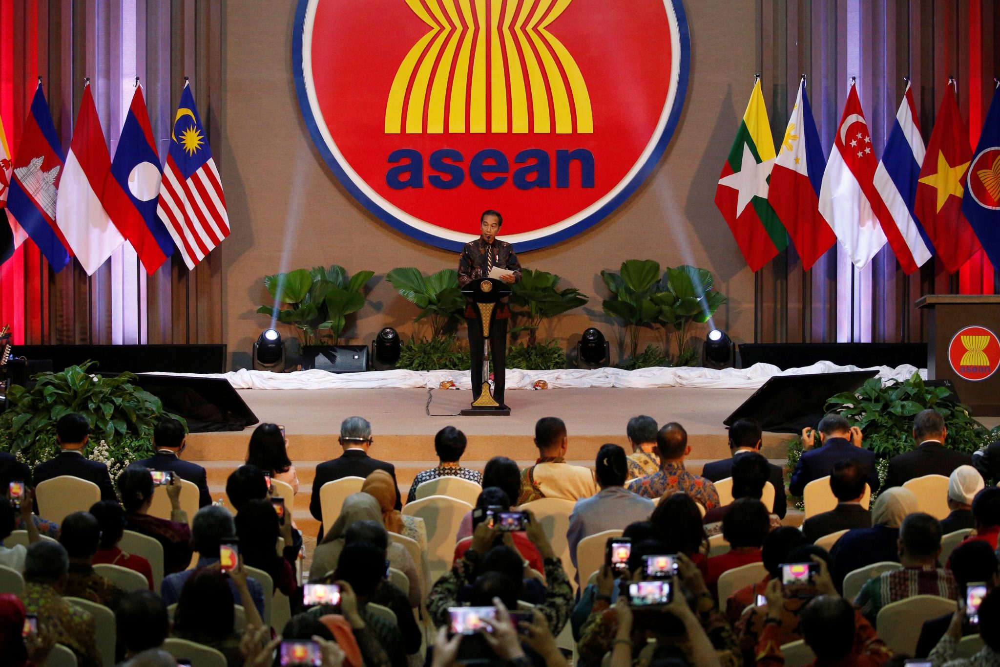 politik luar negeri